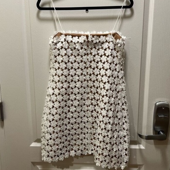 Rumer The Label Capri Mini Dress White embroidered floral size small
NWT - Picture 5 of 7